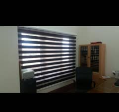پرده‌ی زبرا نصب شده